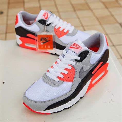 nike air max 90 shoes.